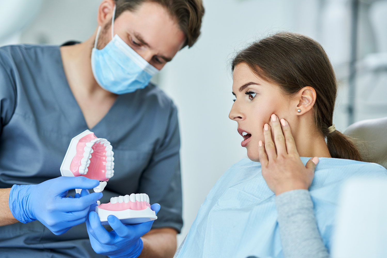Read more about the article 牙齒突然掉一角怎麼辦？專業醫師解析牙齒修復方式怎麼選？